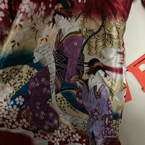 Red Satin Blend Shiny Short Kimono - Picture 5 of 10